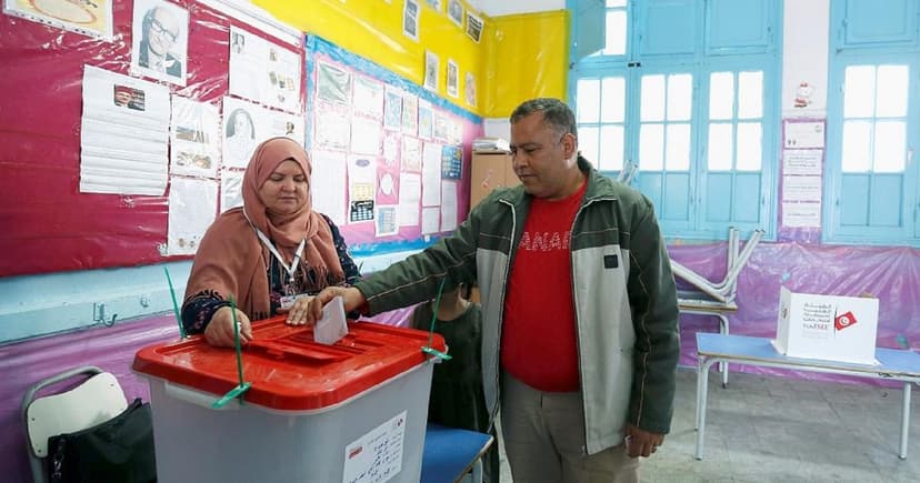 Les Tunisiens aux urnes pour élire leurs députés dans un climat tendu