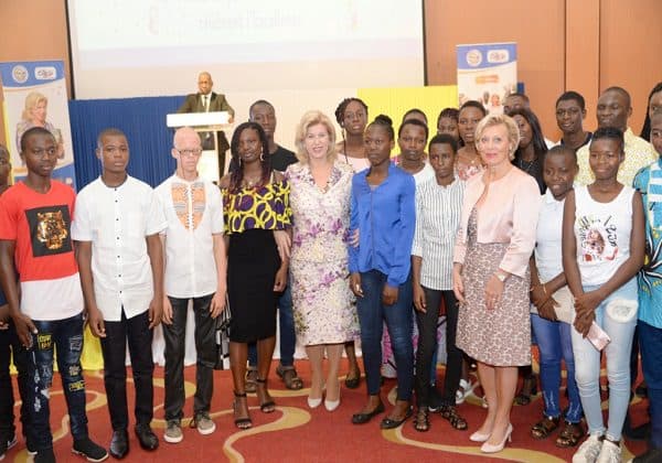 Vacances 2019 : Dominique Ouattara offre un séjour éducatif aux 10 meilleurs élèves du pays en France (Côte d’Ivoire)