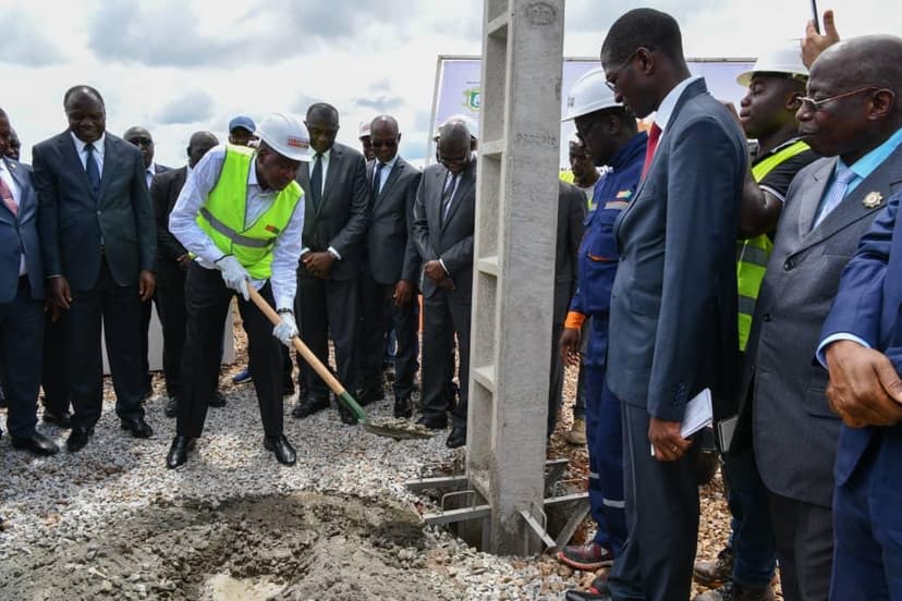 Electricité Pour Tous : le Premier Ministre Amadou Gon Coulibaly procède au lancement des travaux d'extension du réseau électrique dans 29 quartiers de Man