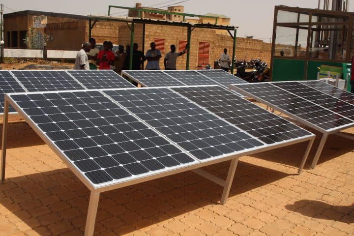 Burkina Faso : Bad approuve un prêt de 48,82 millions d’euros pour améliorer l’accès à l’énergie à travers le projet Yeleen