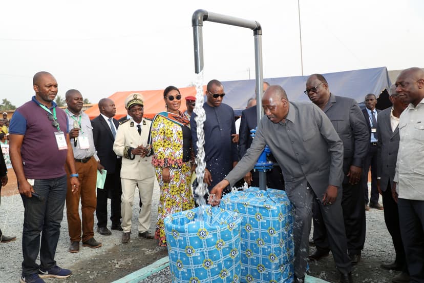 Eau potable : le Premier Ministre Amadou Gon Coulibaly met en service le château d'eau de Dondi pour desservir plusieurs villages