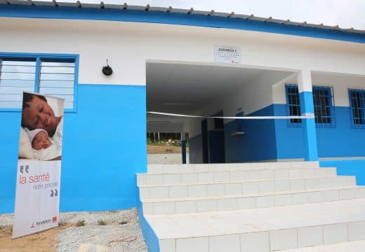 Santé : La Côte d’Ivoire compte plus de 2 500 établissements sanitaires, selon le ministre Aka Aouélé