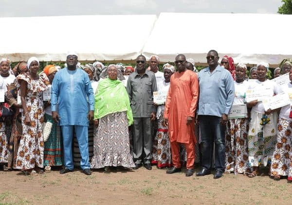 Côte d’Ivoire-Autonomisation des femmes : Amadou Koné remet des chèques de 7.000.000 Fcfa aux femmes de Bouaké