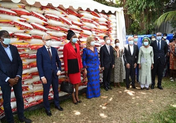 Côte d’ivoire : Dominique Ouattara fait des dons de 130 millions de Fcfa à des ONG (Covid19)