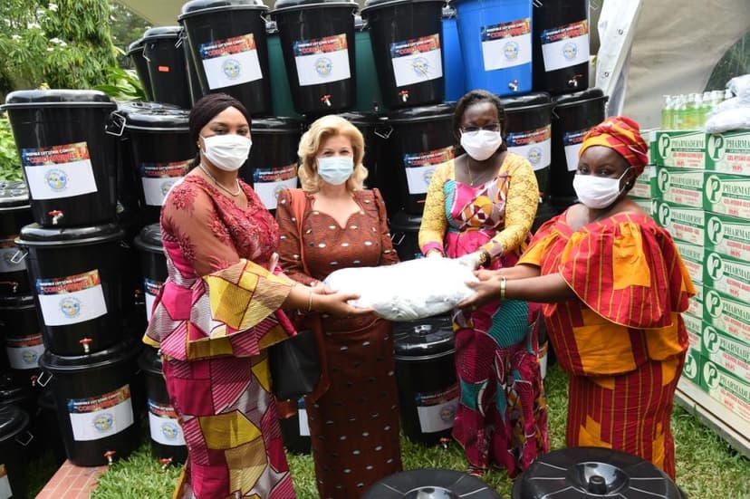 Covid-19 : Dominique Ouattara fait des dons à 6000 familles (210 millions Fcfa, Grand Abidjan )