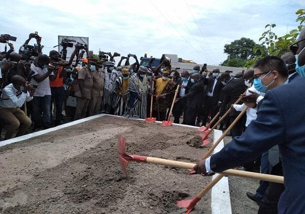 Côte d’Ivoire : lancement du bitumage des axes Biankouma-Sipilou et Touba-Ouaninou-Ferentela-Sahouela (Tonkpi, Bafing-Ouest)