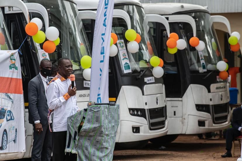 Transport : le parc automobile de 15 entreprises de la Marahoué renouvelé (Côte d’Ivoire,visite d’État Ouattara)
