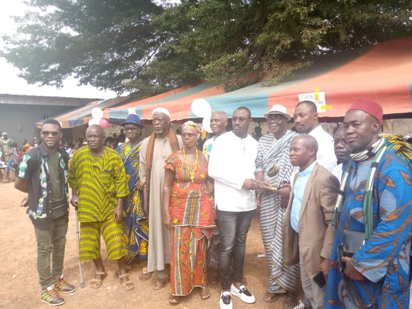 Noël à Divo: Les frères Diakité offrent 200 sacs de riz à plus de 300 familles (Côte d’ivoire)