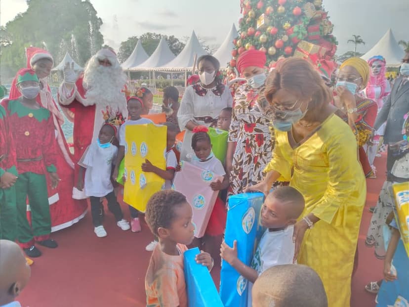 Noël 2020: Dominique Ouattara offre un Noël féerique à 15.000 enfants Ivoiriens (Côte d’ivoire)