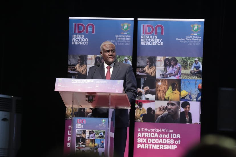 Moussa Faki Mahamat, président de la Commission de l’Union africaine : “La COVID-19 a montré les failles des modèles économiques de certains pays africains”