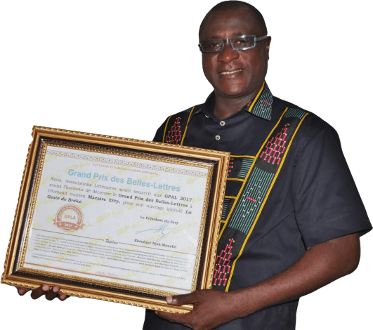 "Le prestige rattaché à un prix littéraire est-il de moindre importance que la couronne de miss CI?", se demande Macaire ETTY actuel Président de l’Association des Écrivains de Côte d’Ivoire (AECI)