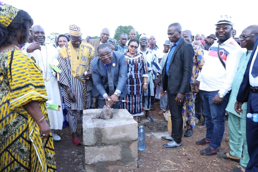 Guiri-Plonhouin : Serey Doh Célestin offre plusieurs infrastructures à la tribu Tchemeo et reçoit une pluie de dons (Bangolo)