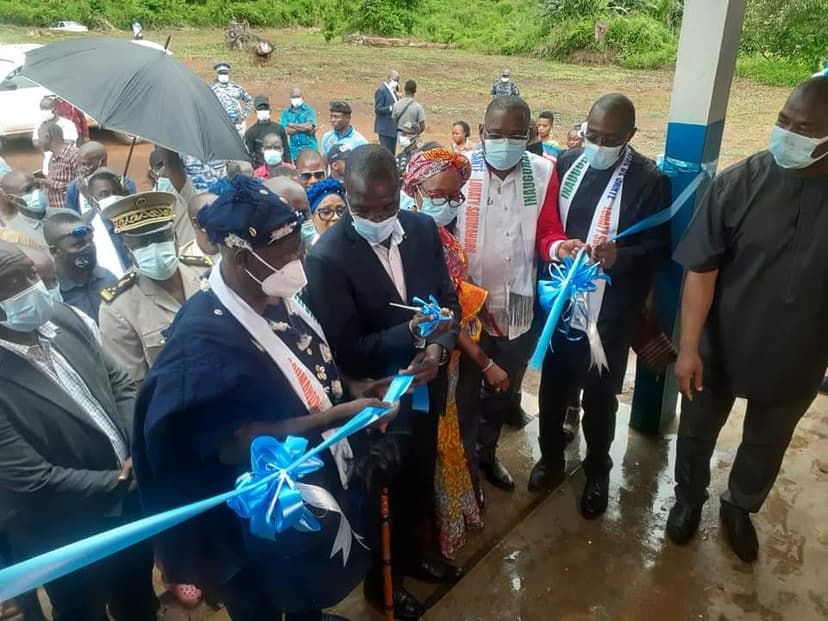 Biankouma-Dingouin : Claude Sahy célèbre le 3e âge, offre un centre de santé intégré et ambulance (Côte d’Ivoire)