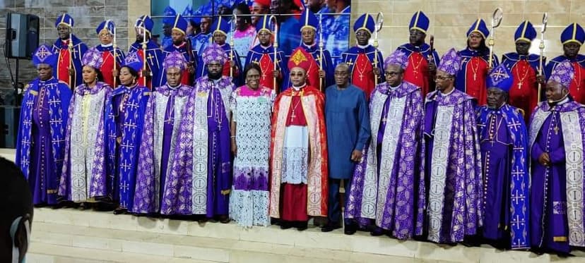 Consécration de 15 Évêques évangéliques : Claude Sahy, parrain à vie et porteur d'un message du président Ouattara (Côte d’Ivoire)