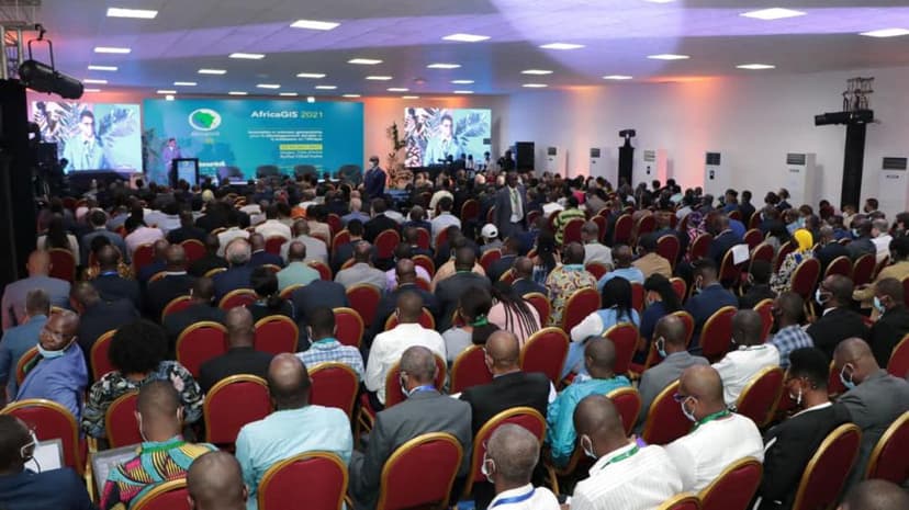 AfricaGIS 2021 : un succès total pour le sommet d'Abidjan sur l'information géospatiale en Afrique.