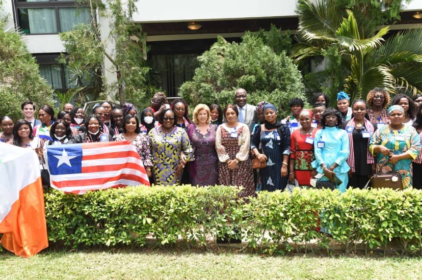 Union du Fleuve Mano : 32 jeunes femmes leaders s’inspirent de l’expérience et de l’engagement de la première Dame Dominique Ouattara