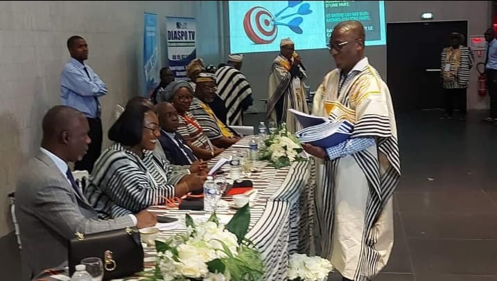 Anne OULOTO face à la diaspora WE de Paris : Mettons de côté nos divergences politiques et sociales…