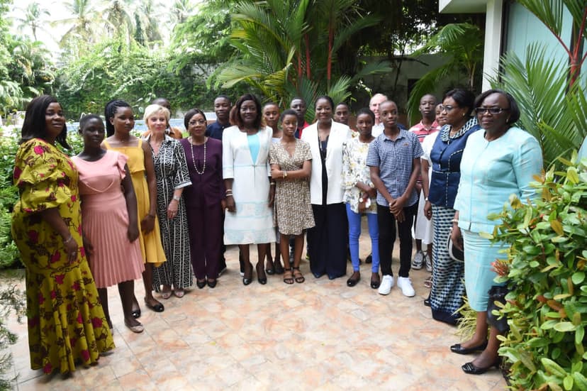 Vacances scolaires 2022 : Dominique Ouattara offre un séjour éducatif aux 12 meilleurs élèves à Cap d’Ail en France (Côte d’Ivoire)