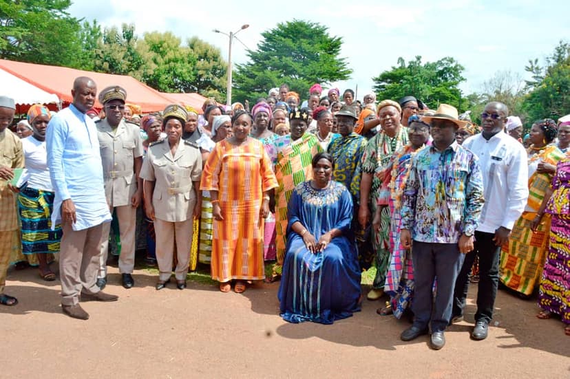 Prikro : Dr Raymonde GOUDOU COFFIE investit le bureau de la fédération des associations féminines