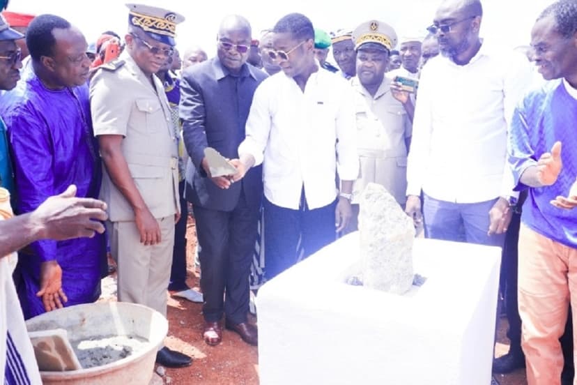 Duékoué : Max Gradel pose la première pierre d’un Centre polyvalent agropastoral et sportif