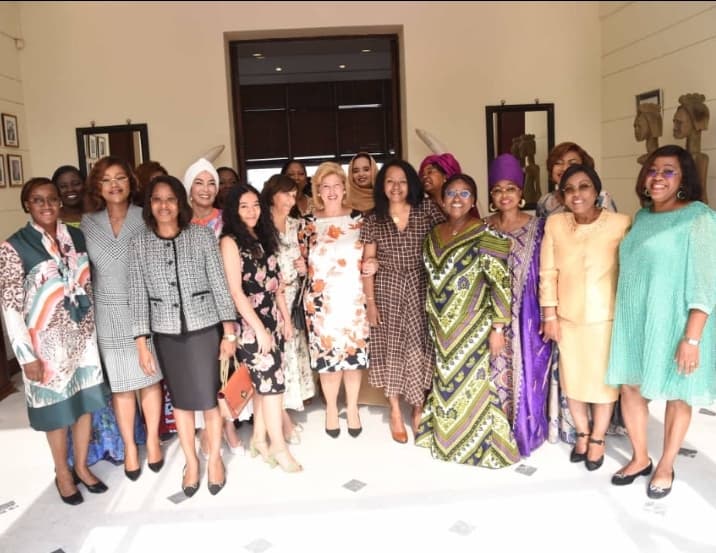 Côte d’Ivoire : Dominique Ouattara au déjeuner à l'honneur de Farida Bouguetaia, l’épouse de l'ambassadeur de l’Algérie (fin de mission)