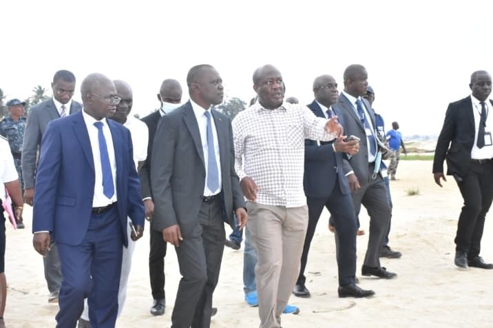 Remblayage anarchique : Amadou Koné visite la baie de Biétry et échange avec la chefferie du village d'Abia Abebty