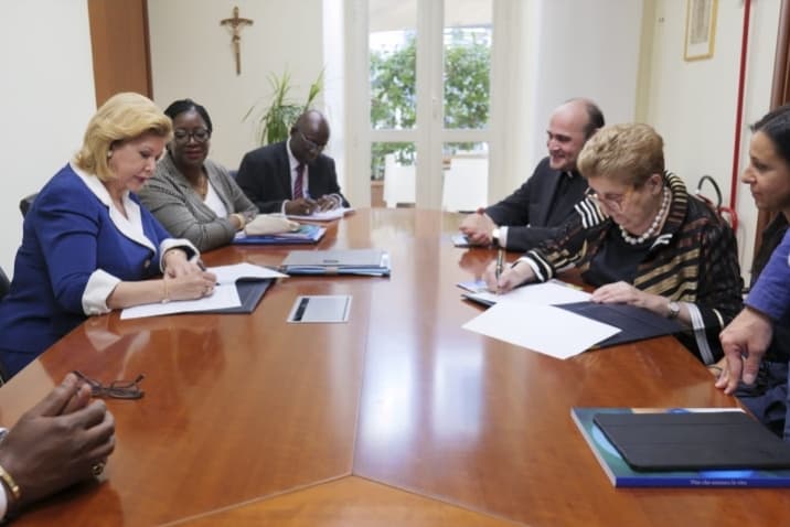Vatican : Dominique Ouattara signe un mémorandum d’entente entre l’Hôpital Mère-Enfant de Bingerville et l’Hôpital pédiatrique Bambino Gésu du Vatican