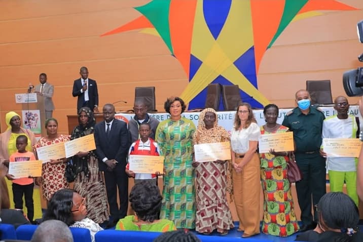 Côte d'Ivoire : des prises en charge scolaires remises à 259 élèves