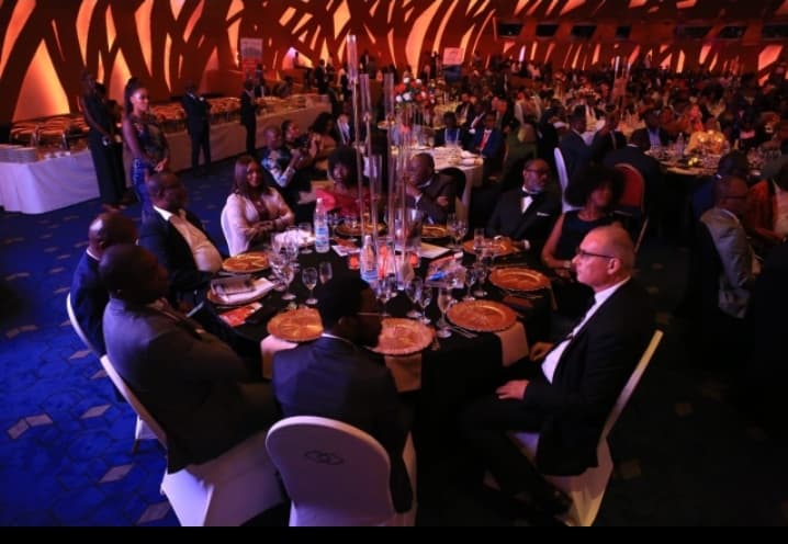 Awards des entreprises 2022 : AB Communication célèbre quatre-vingt-une personnalités et institutions