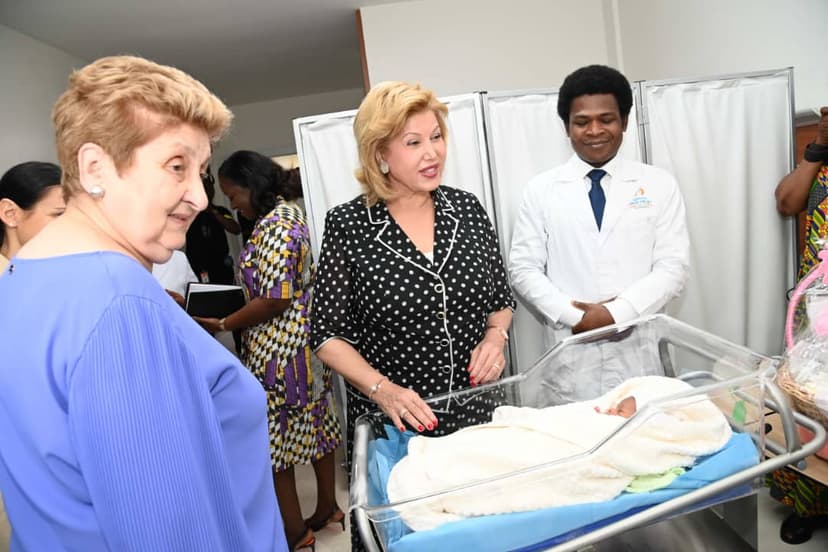 Mme Mariella Enoc, après la visite de l’hôpital Mère-Enfant Dominique Ouattara de Bingerville : « je connais beaucoup d’hôpitaux en Afrique. Mais je n’ai jamais vu un hôpital similaire »