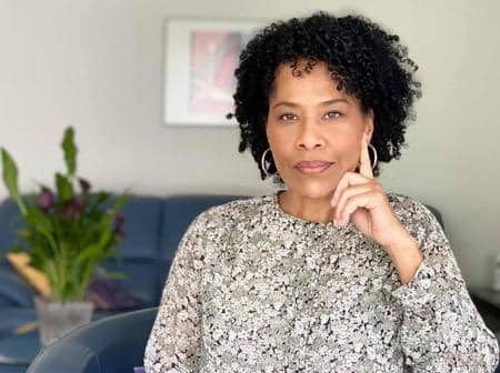 Carte de résident en Côte d’Ivoire : Nathalie Yamb ferme les yeux sur sa servitude et sa soumission sous Gbagbo