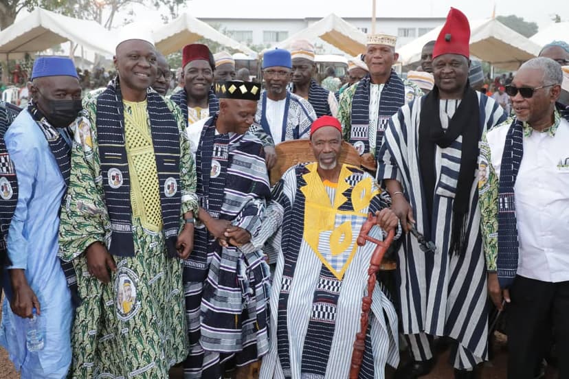 Région du Gbêkê : le nouveau chef de la communauté Senoufo intronisé en présence du ministre Amadou Koné et de Issa Coulibaly, chef du canton de Korhogo