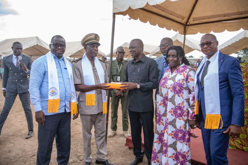 Mankono : Amadou Koné inaugure le 1er collège de proximité de Ouedallah