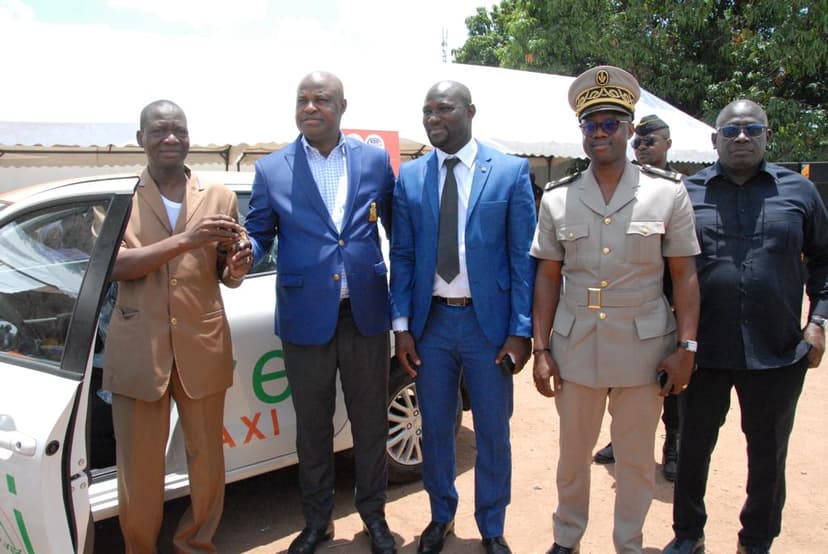 Côte d'Ivoire : Alassane Ouattara poursuit la modernisation du transport routier