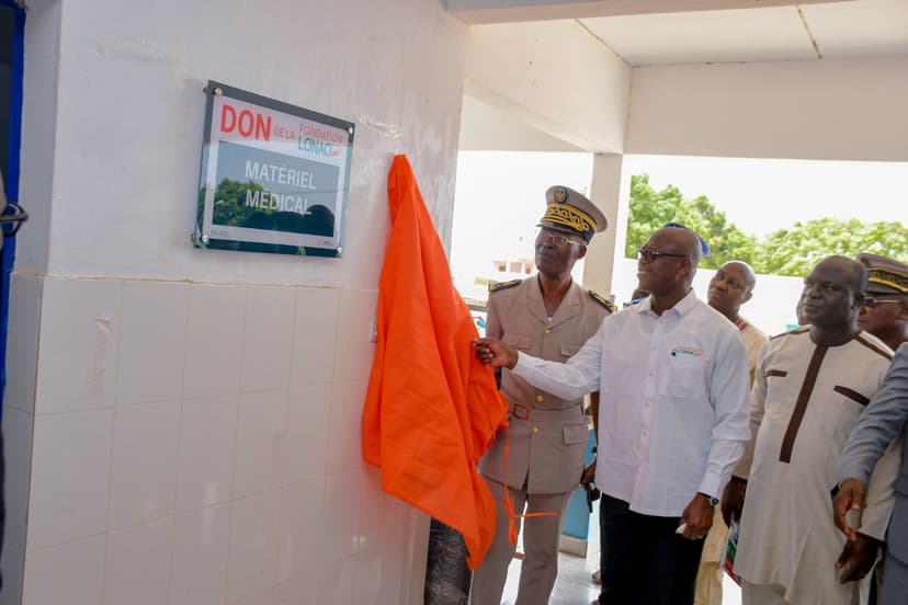 Action sociale : La Fondation Lonaci offre du matériel médical au centre de santé de Daboungo