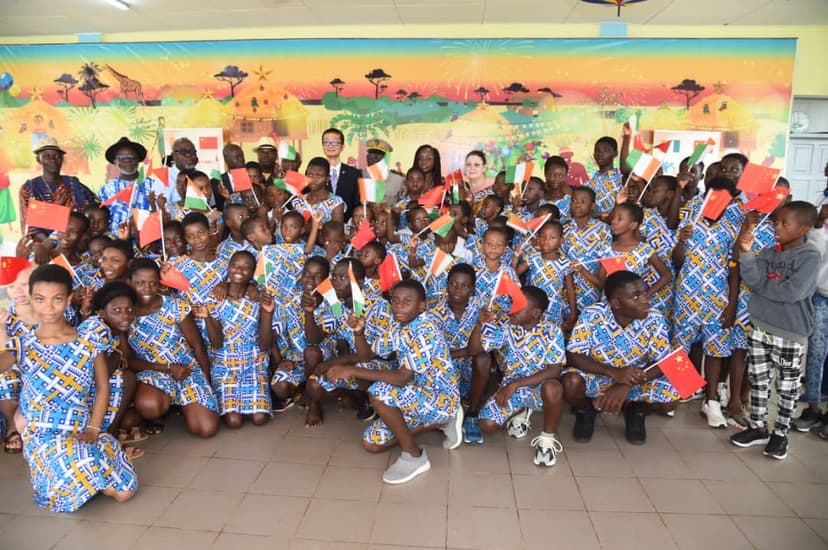 Journée Internationale de l’Enfance : La Première Dame de Chine offre des dons d’une valeur de 3 millions F CFA à la Case des Enfants (Fondation Children Of Africa)