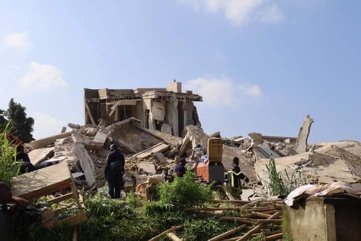 Immeuble en construction effondré à Cocody : le non-respect des règles expose à la Loi (ministère)