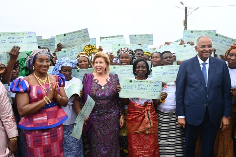Fête des mères 2023 à Adzopé : Mme Dominique Ouattara fait d'importants dons aux femmes de la Mé en présence du couple Achi Patrick