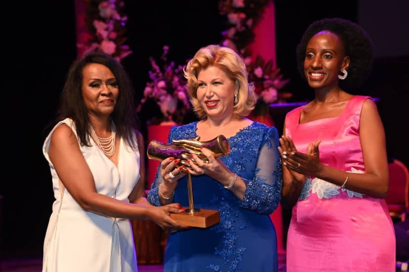 Humanitaire : Madame Dominique Ouattara honorée par le Groupe des Epouses des Ambassadeurs