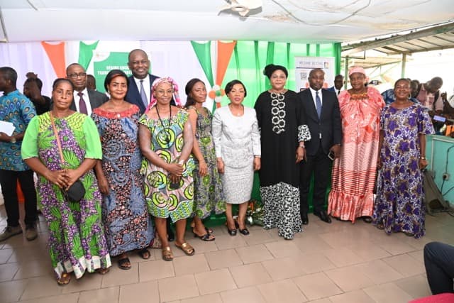 Protection sociale : La Première dame Dominique Ouattara lance l'enrôlement de 370.000 femmes du Fafci au Rsti