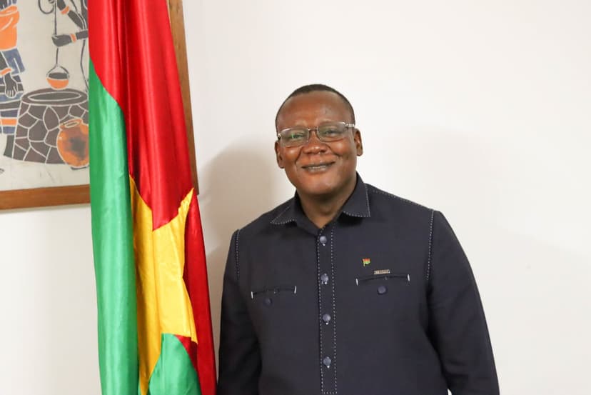 Burkina Faso : Le secrétaire permanent du salon des banques et PME de l'UEMOA reçoit une décoration