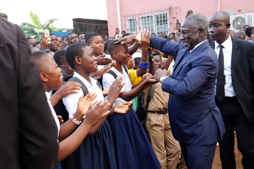 Yopougon : Adama Bictogo sensibilise les élèves contre les congés anticipés