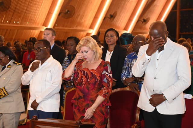 Messe de Noël 2023: La première dame Dominique Ouattara depuis Assinie « Pensez aux enfants surtout et pensez aux nécessiteux »