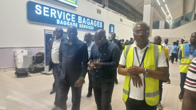 Aéroport d’Abidjan : Amadou Koné donne jusqu'au 3 janvier pour régler les lenteurs de gestion des bagages