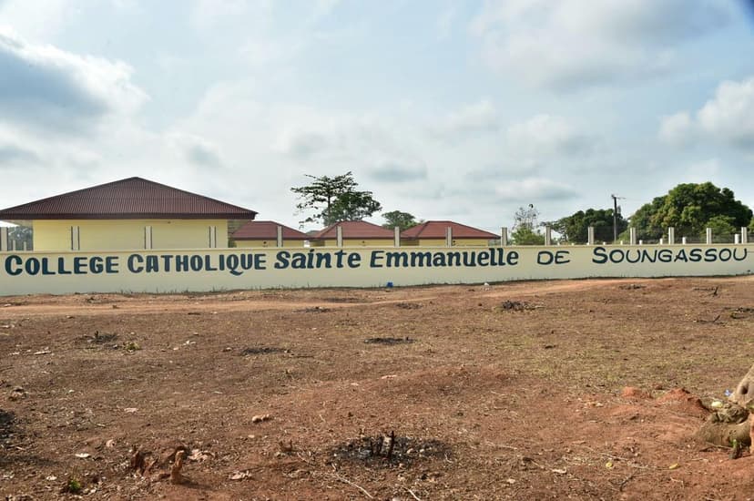 Dimbokro : Alain Kouadio, président de la Fondation Kaydan, offre un collège à l’Église Catholique de Soungassou