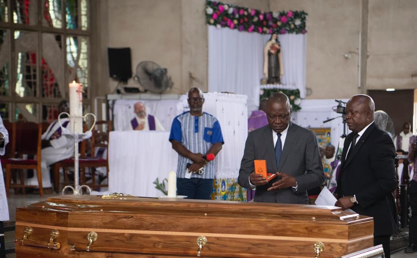 Bouaké : émouvant hommage du maire Amadou Koné à Mgr Paul-Siméon Ahouanan