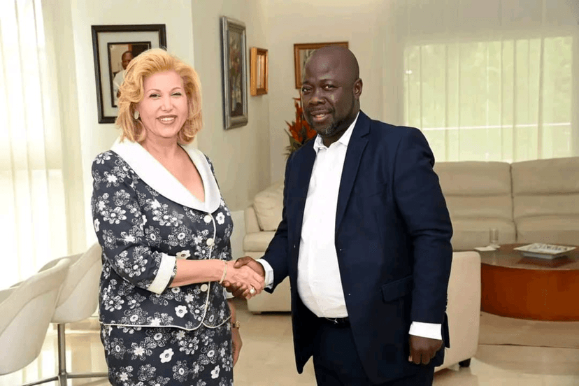 Développement local-Facobly : La Première Dame Dominique Ouattara félicite le journaliste Philippe Kouhon