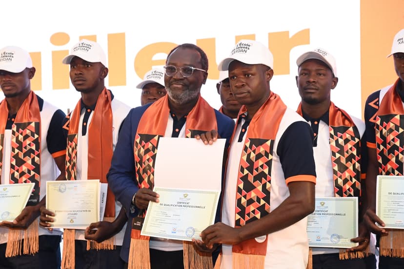 École de la deuxième chance : 169 diplômés de l'école des talents de Kaydan intègrent le groupe