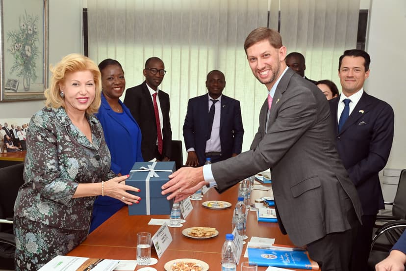 Lutte contre le travail des enfants : La Première Dame, Madame Dominique Ouattara échange avec une délégation de l’entreprise Hershey