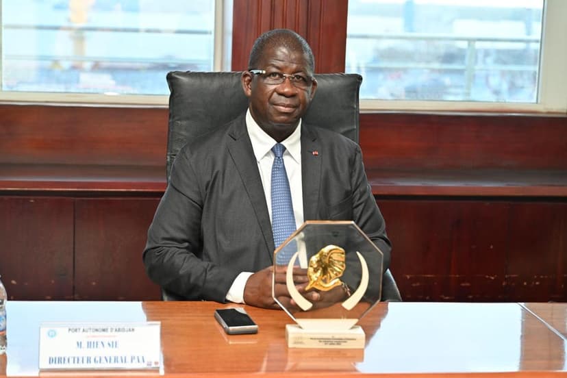 Port autonome d'Abidjan : Hien Yacouba Sié dédie le Prix d'Excellence des entreprises publiques au Comité de direction et au personnel